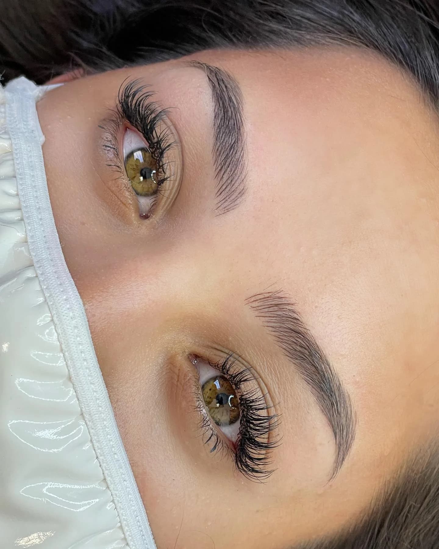 Detalle de micropigmentación de cejas pelo a pelo